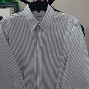 IZOD - Beautiful classic looks - Large 16 32/33